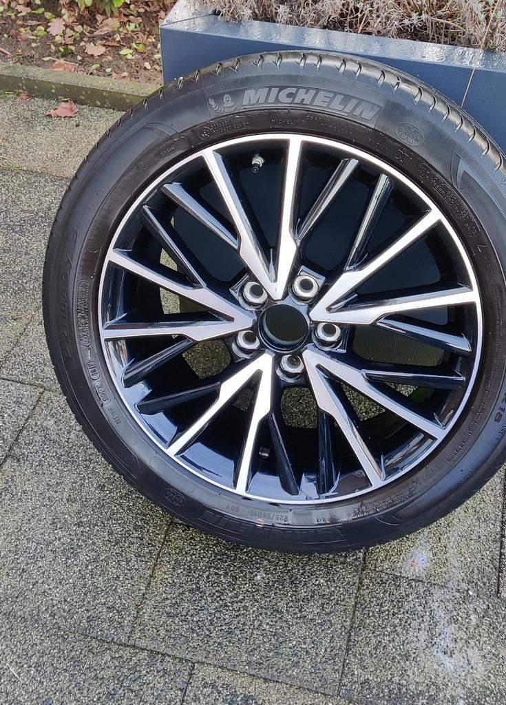 Originele Toyota CHR velgen met zomerbanden en velgenboom, Ophalen, 18 inch, Gebruikt, Banden en Velgen
