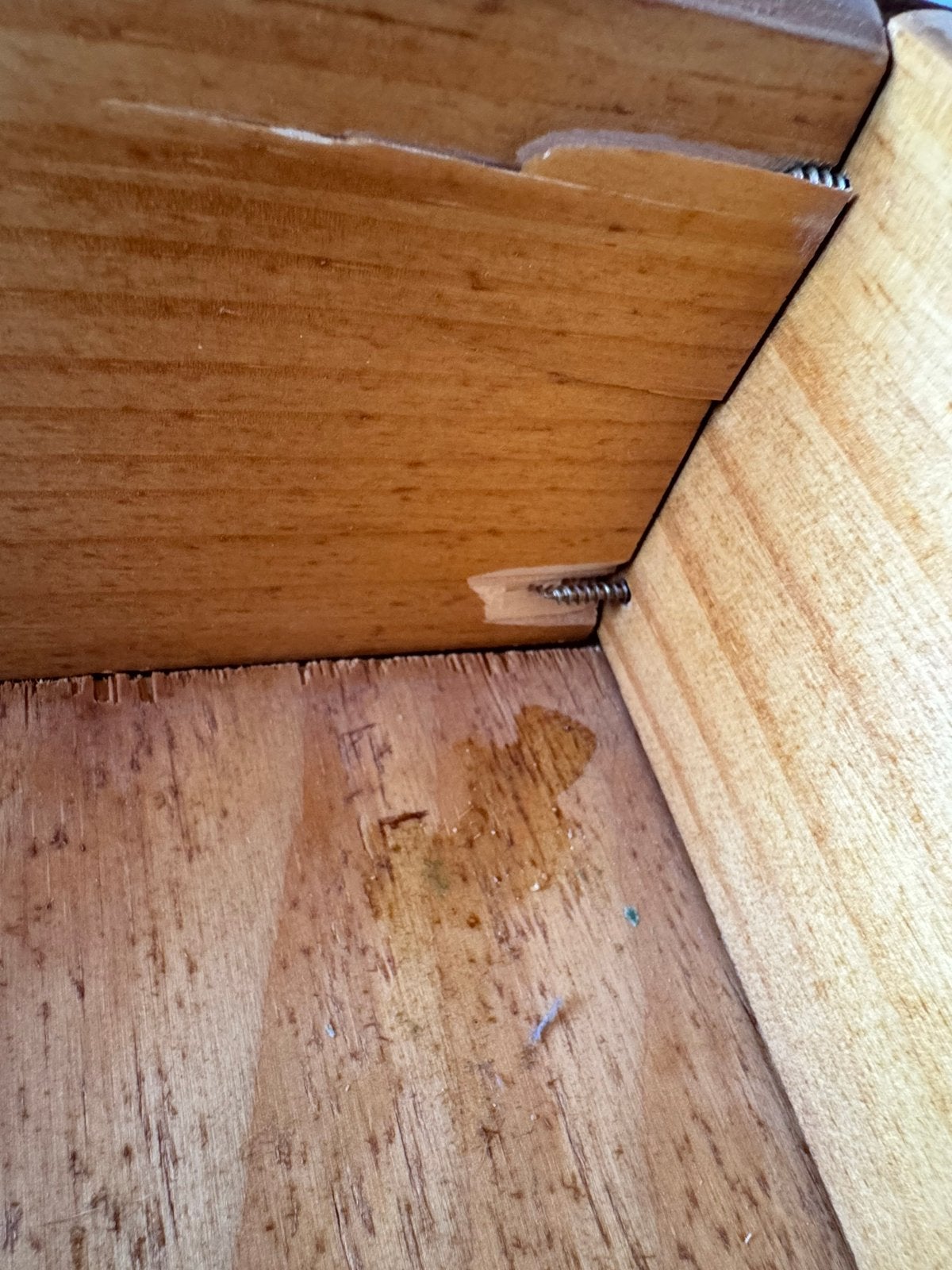 Foto 3 van Set van 2 houten nachtkastjes met lade en deurtje