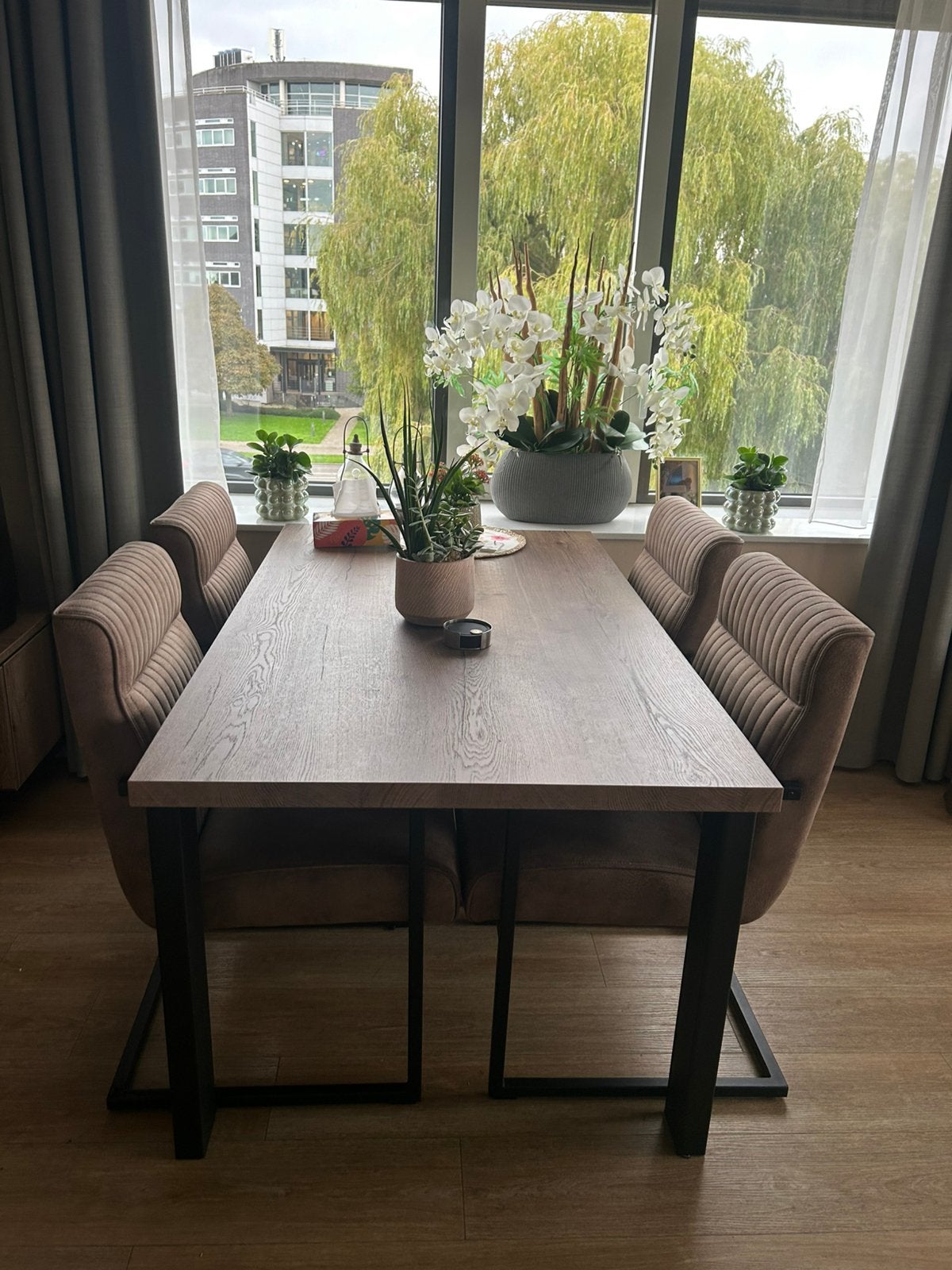Adanti eettafel pronto wonen, Ophalen, Zo goed als nieuw, 4 tot 6 stoelen