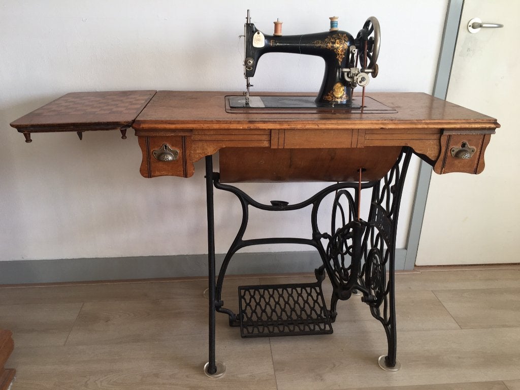 Trapnaaimachine vintage, Haid & Neu, met houten schaakbord, Hobby en Vrije tijd, Ophalen, Gebruikt, Naaimachine, Overige merken