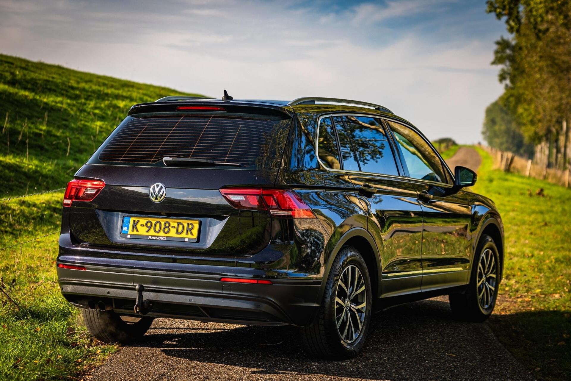 Volkswagen Tiguan 1.4 TSI ACT Comfortline Business R|Virtual, Auto's, Euro 6, 4 cilinders, Zwart, Adaptive Cruise Control