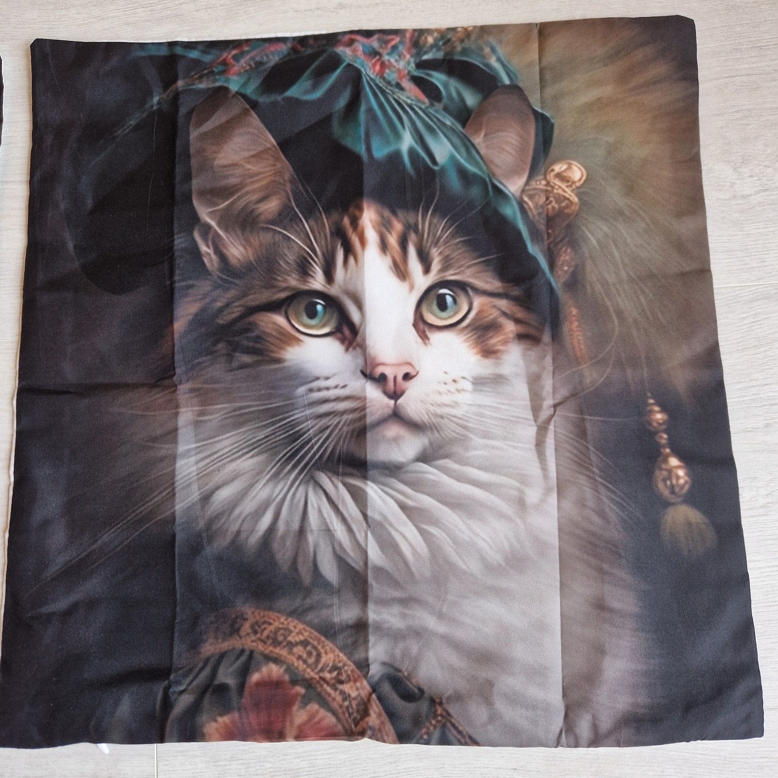 2 X NIEUWE kussenhoes "POES van Adel", Meerkleurig, Nieuw, Ophalen of Verzenden, Vierkant