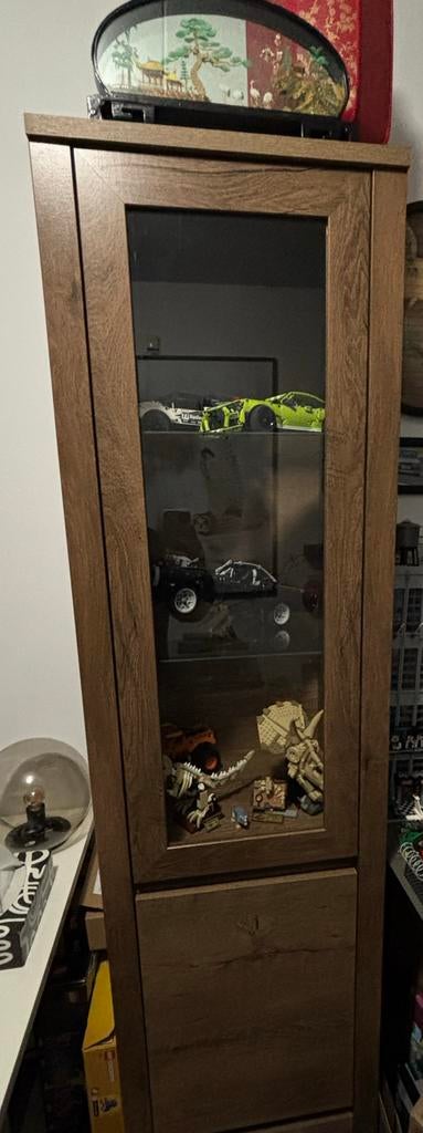 Glazen vitrinekast met houten frame, Ophalen, Minder dan 50 cm, Zo goed als nieuw, 150 tot 200 cm