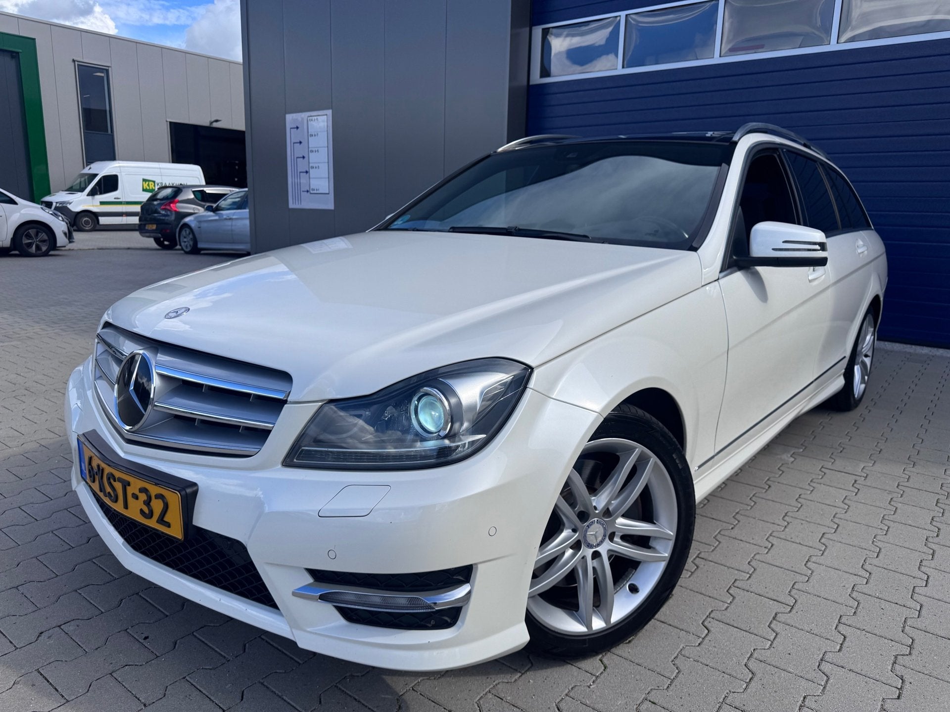 Mercedes-Benz C-klasse Estate Facelift | Designo Parelmoer |, Euro 5, Achterwielaandrijving, Zwart, 197 €/maand