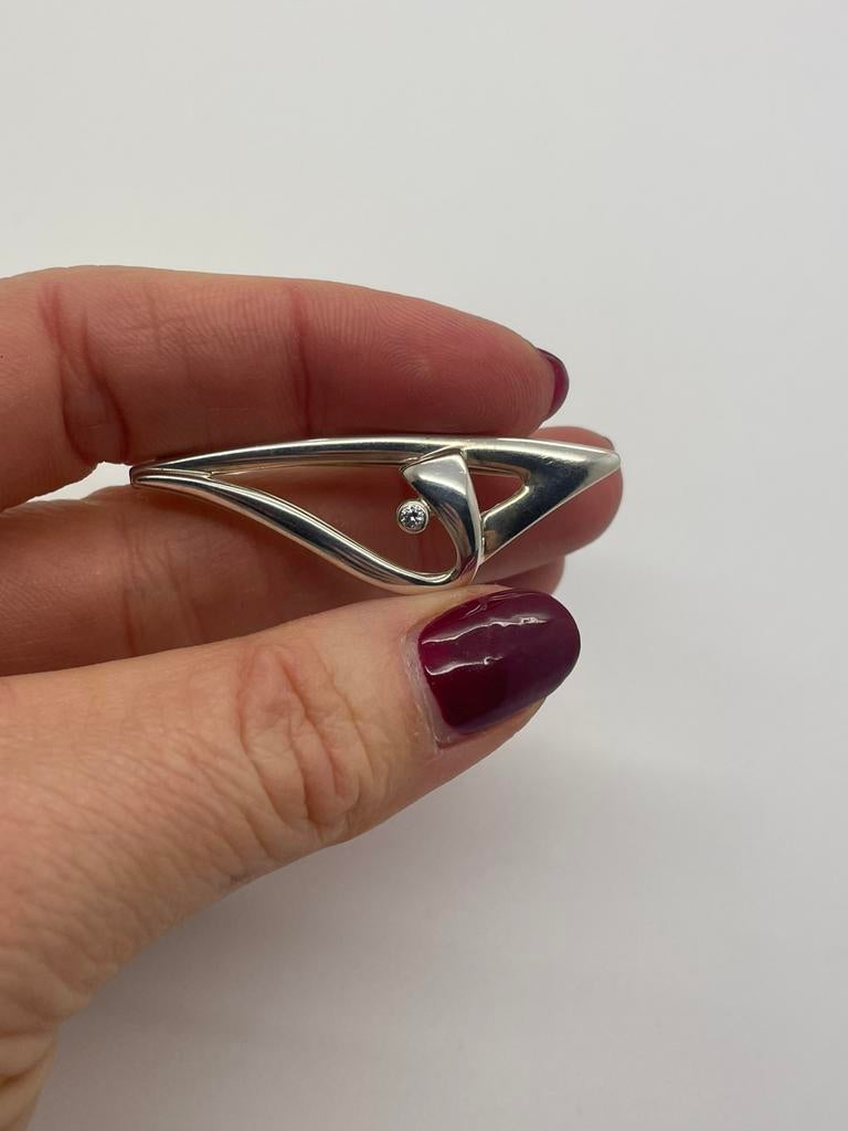 C666 Prachtige zilveren TEKA broche, Met kristal, 4 tot 7 cm, Ophalen of Verzenden, X