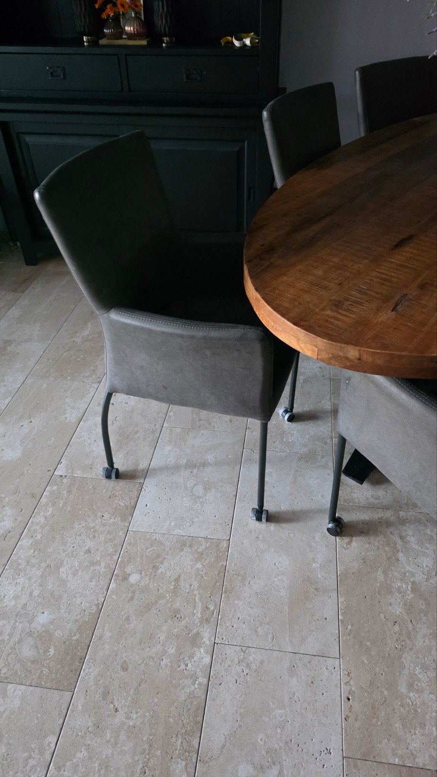 7 grijze eetkamerstoelen op wieltjes, Gebruikt, Ophalen of Verzenden, Vijf, Zes of meer stoelen, Stof