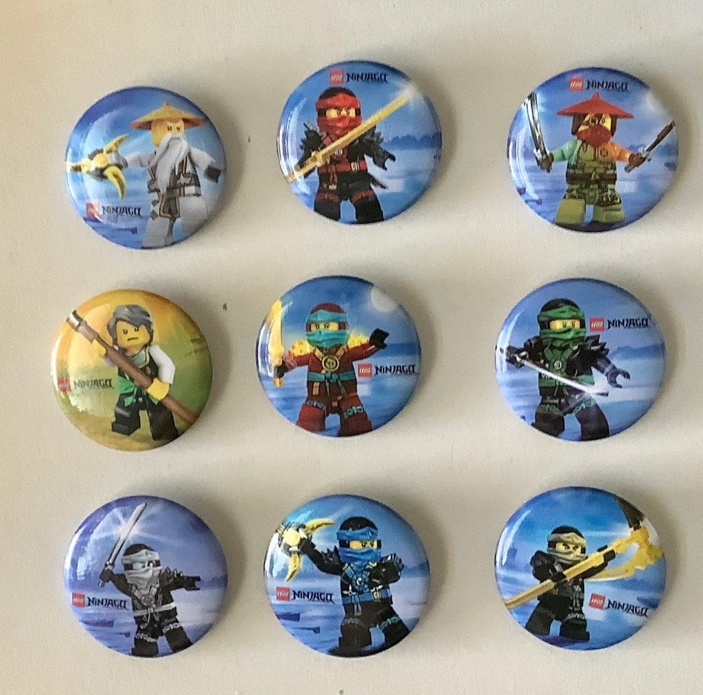 speld, 9 stuks Lego Ninjago (P2, Verzamelen, Speldjes, Pins en Buttons, Ophalen of Verzenden, Nieuw, Figuurtje, Speldje of Pin