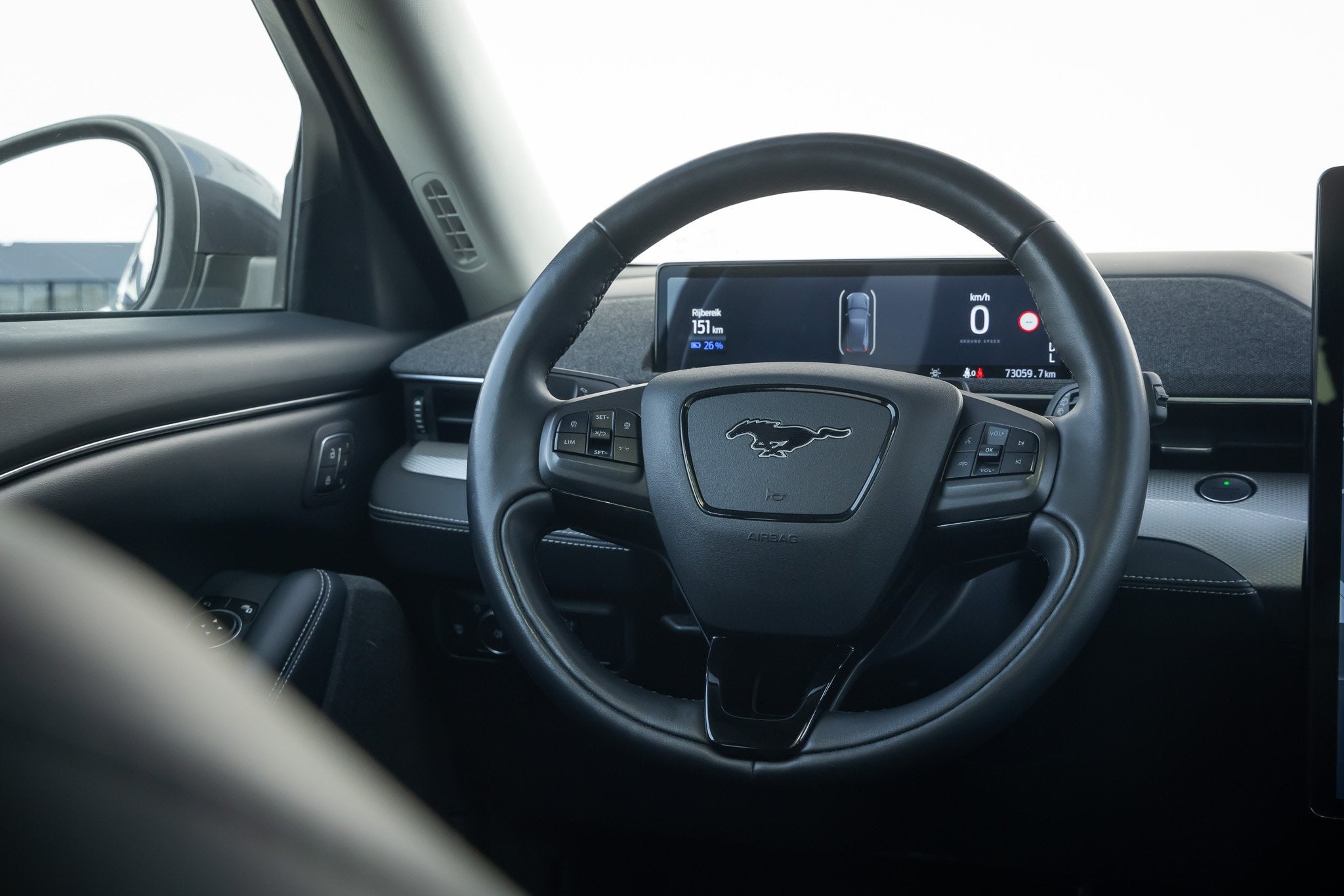 Foto 8 van Ford Mustang MACH-E Extended RWD 98 kWh soh95% panoramadak |