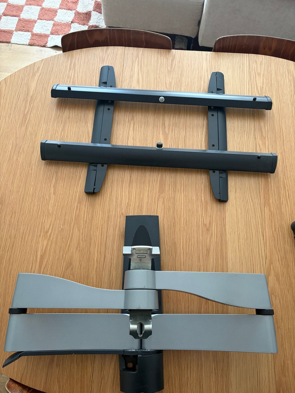 Vogel’s EFW 6345 TV Muurbeugel – Zilver – Draaibaar & Kantel, Ophalen, Gebruikt
