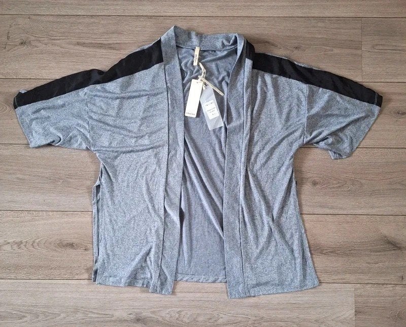 Sweewë grijs kimono vest M/L 38 40 nieuw, Kleding | Dames, Ophalen of Verzenden, Nieuw, Maat 38/40 (M), Grijs