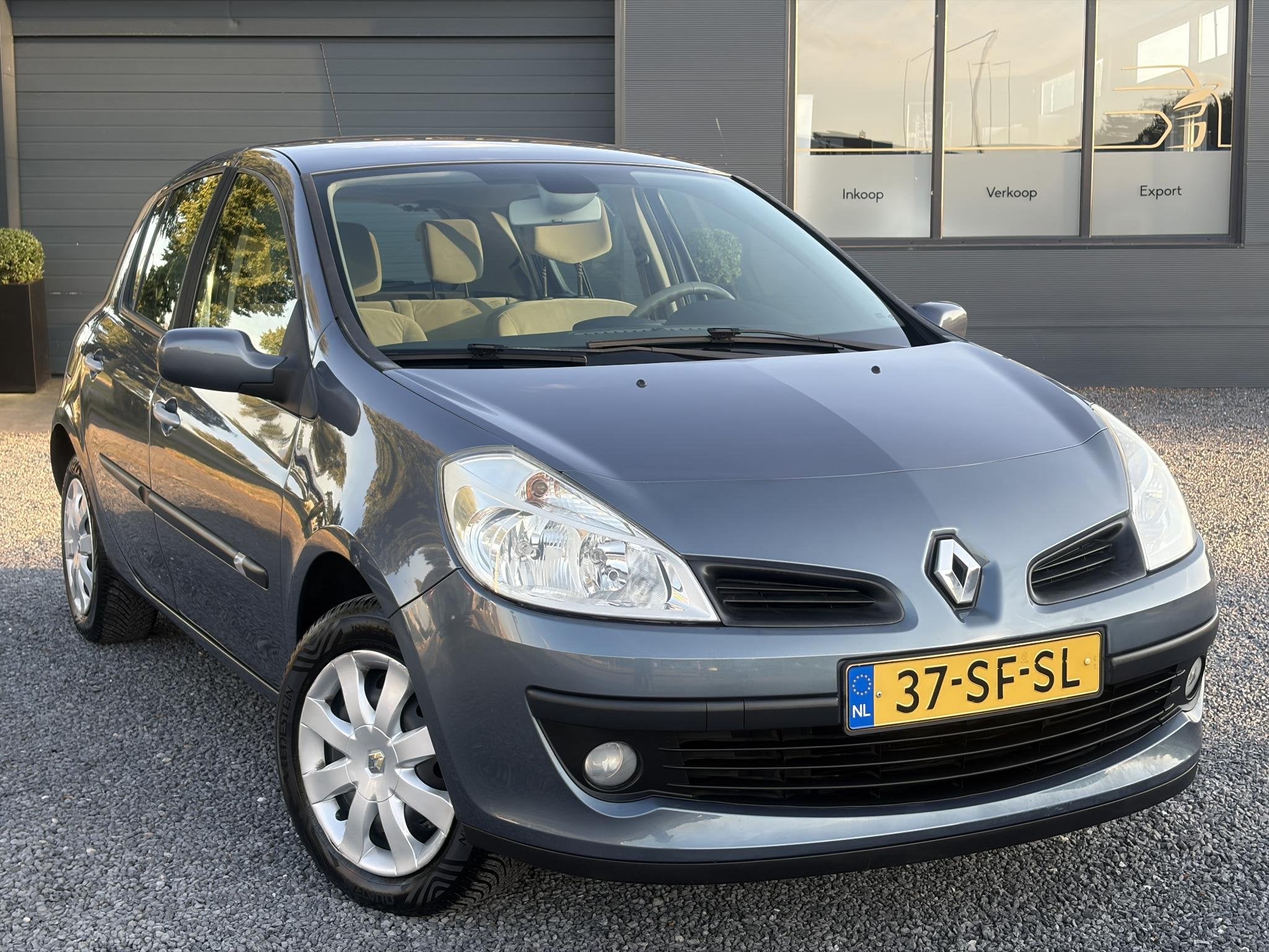 Renault Clio 1.6-16V Dynamique Luxe Automaat l D-riem vv in, Gebruikt, 4 cilinders, 1165 kg, Blauw