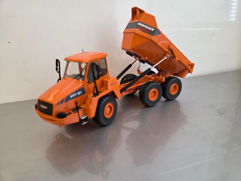 Doosan Moxy MT31 Dumper 1:50 Nzg Conrad, Hobby en Vrije tijd, Modelauto's | 1:50, Ophalen of Verzenden, Zo goed als nieuw, Hijskraan, Tractor of Landbouw