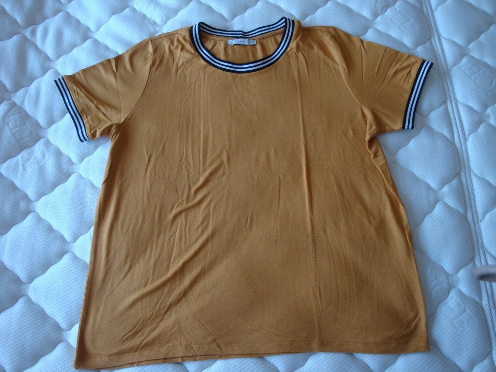 Maat XL. Oker geel PIGALLE shirt met zwart witte boorden., Geel, Maat 46/48 (XL) of groter, Ophalen of Verzenden, Zo goed als nieuw