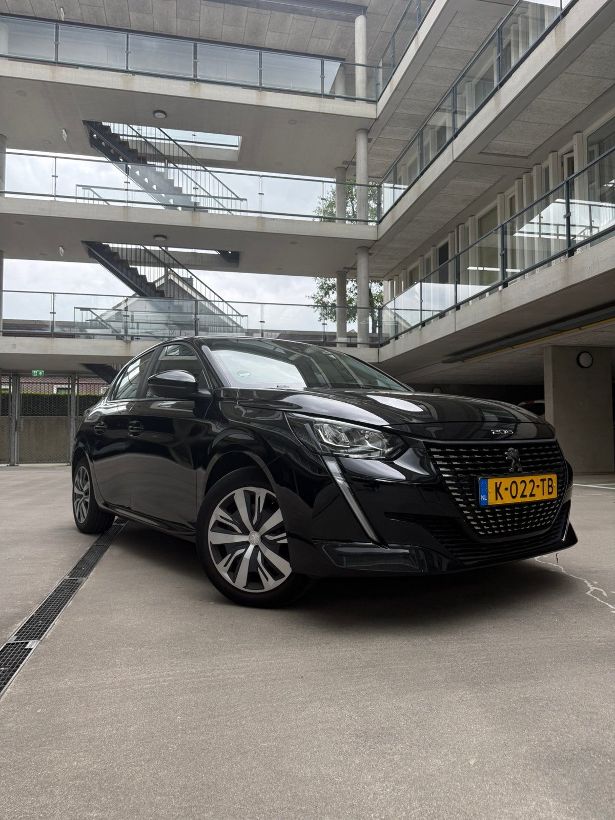 Peugeot 208 1.2 Puretech 75pk 2021 Zwart, Voorwielaandrijving, Stof, Zwart, 1199 cc