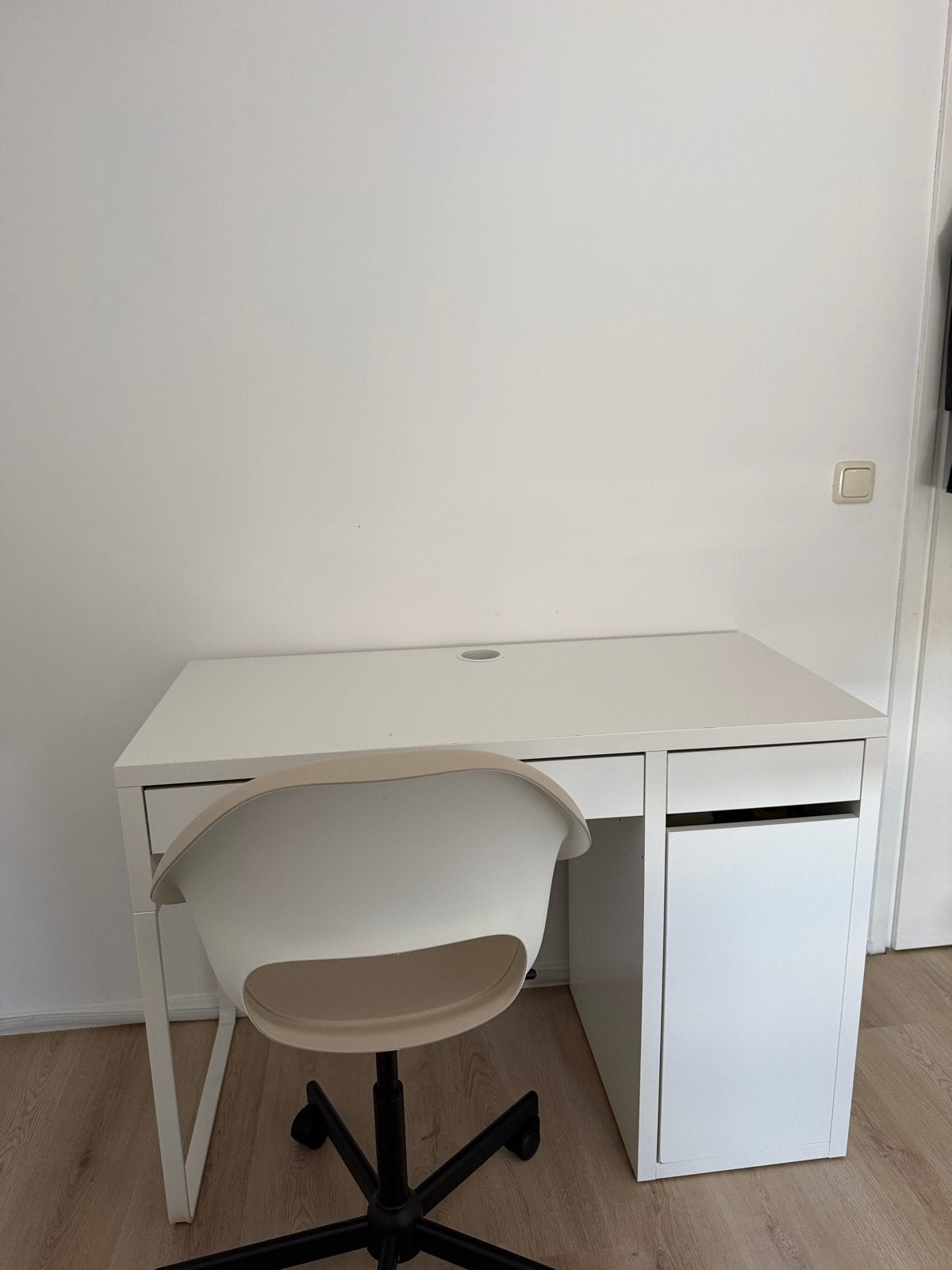 Wit bureau met ladeblok en kabelgoot, Ophalen, Gebruikt, Overige merken, Computerbureau