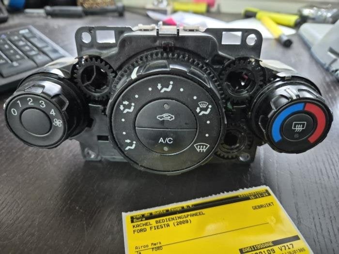 Kachel Bedieningspaneel van een Ford Fiesta, Gebruikt, -, -, Ford