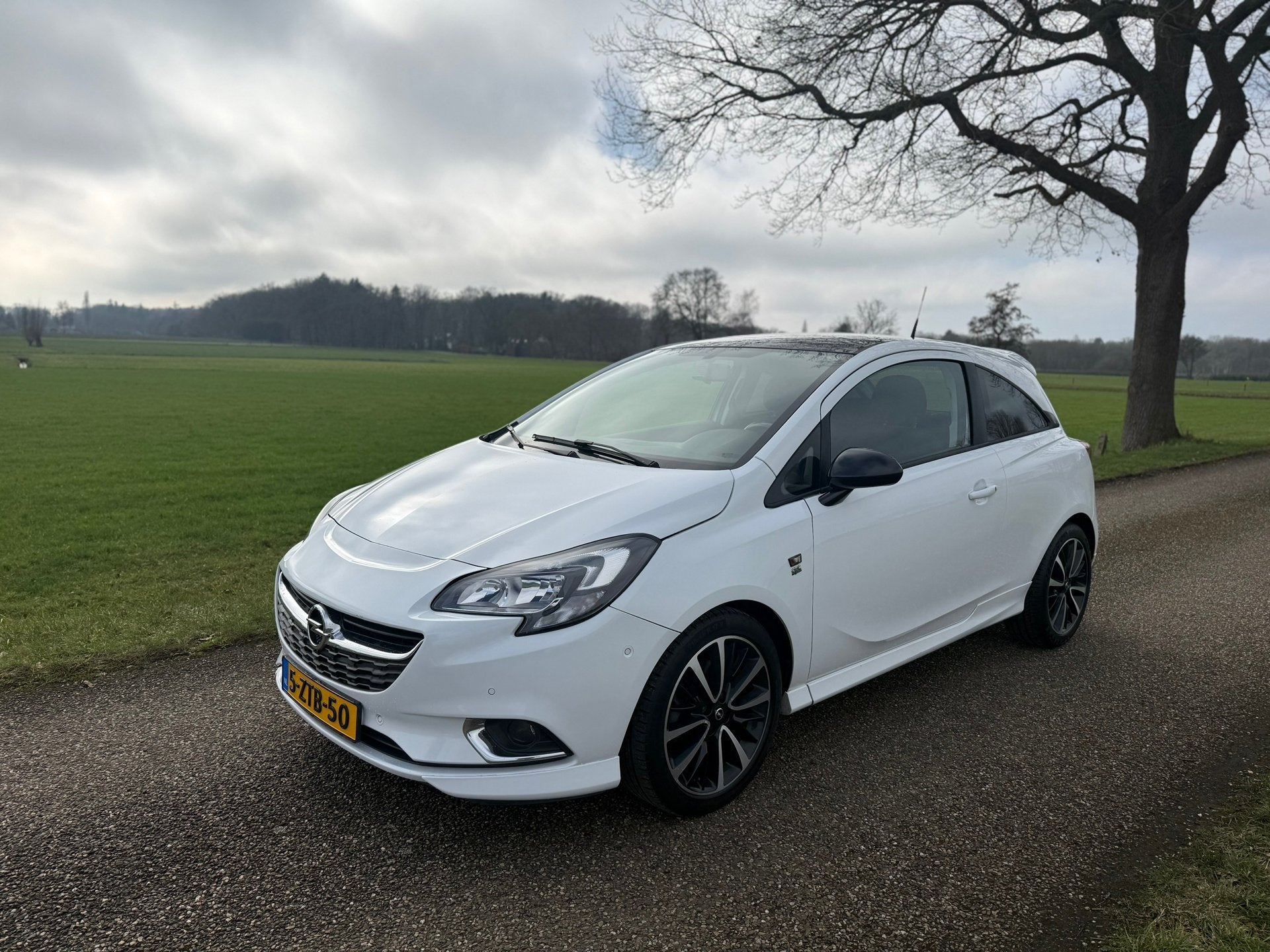 Opel Corsa 1.0 OPC - Line CRUISECONTROL / AIRCO / PARKEERSEN, Voorwielaandrijving, Origineel Nederlands, Nieuw, 999 cc