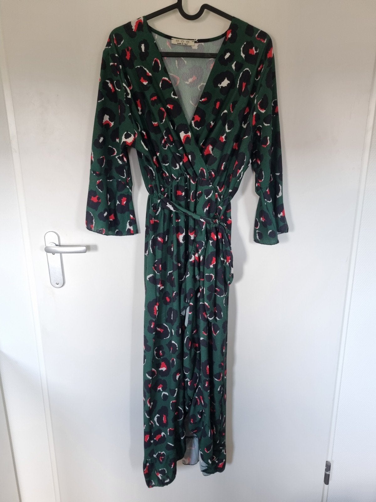 Groene wikkeljurk met dierenprint - One Size, Kleding | Dames, Jurken, Maat 38/40 (M), Ophalen of Verzenden, Onbekend, Gedragen