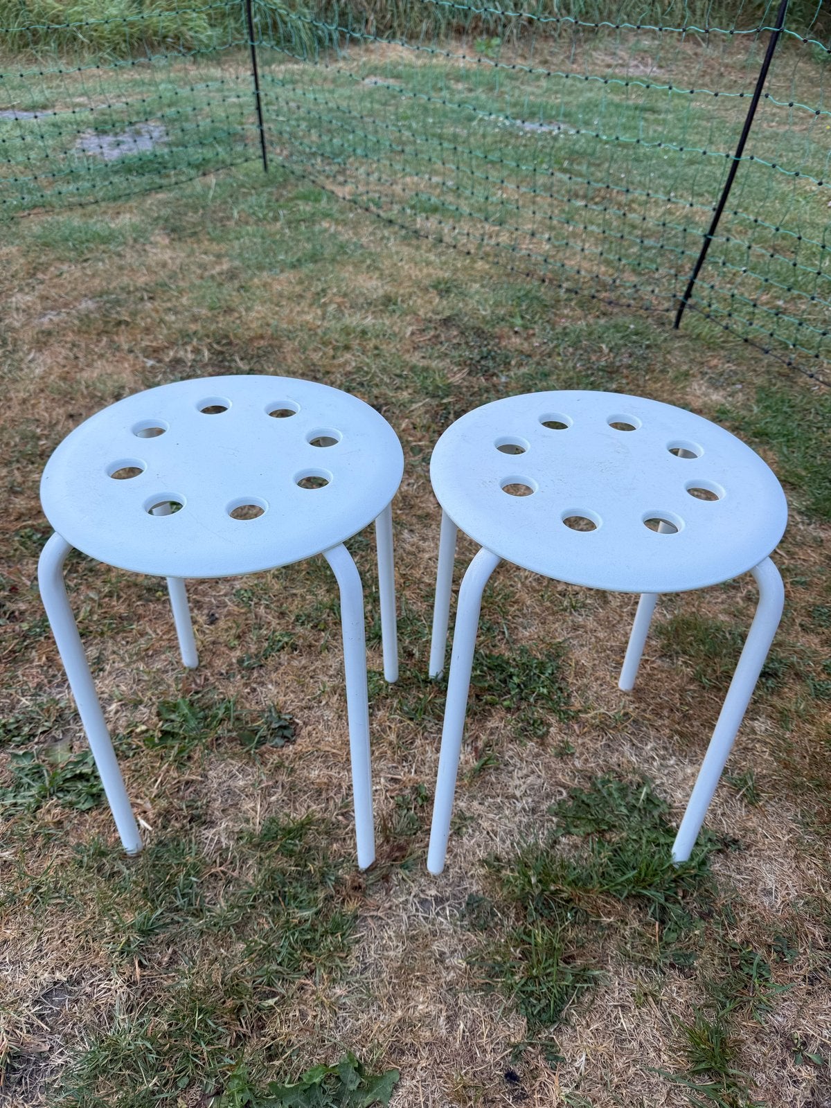 Set van 2 witte krukjes met gaten IKEA marius 45 cm, Ophalen, Gebruikt, Kunststof