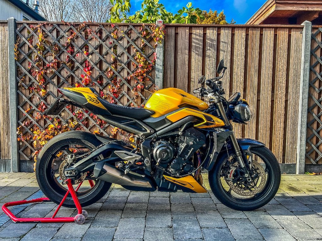 Triumph Street Triple 765 RS Cosmic Yellow – 2024 – 4.000 km, Motoren, Motoren | Triumph, Motorrijbewijs A, Gebruikt, 3 cilinders