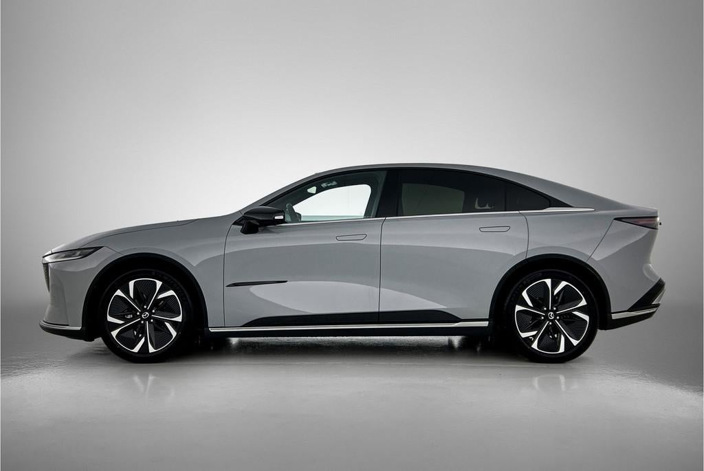 Mazda 6e Takumi 68.8 kWh WLTP 479 km, 10% tot 80% in 24 minu, Auto's, Mazda, Automaat, 12 maanden, Zwart, 375 min