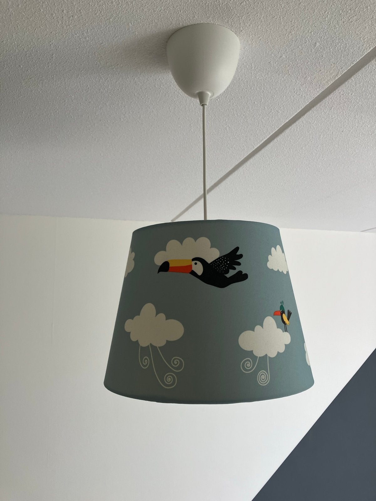 IKEA Hanglamp met vrolijke vogels / toekan en wolken, Ophalen of Verzenden, Zo goed als nieuw, Textiel, E27 (groot)