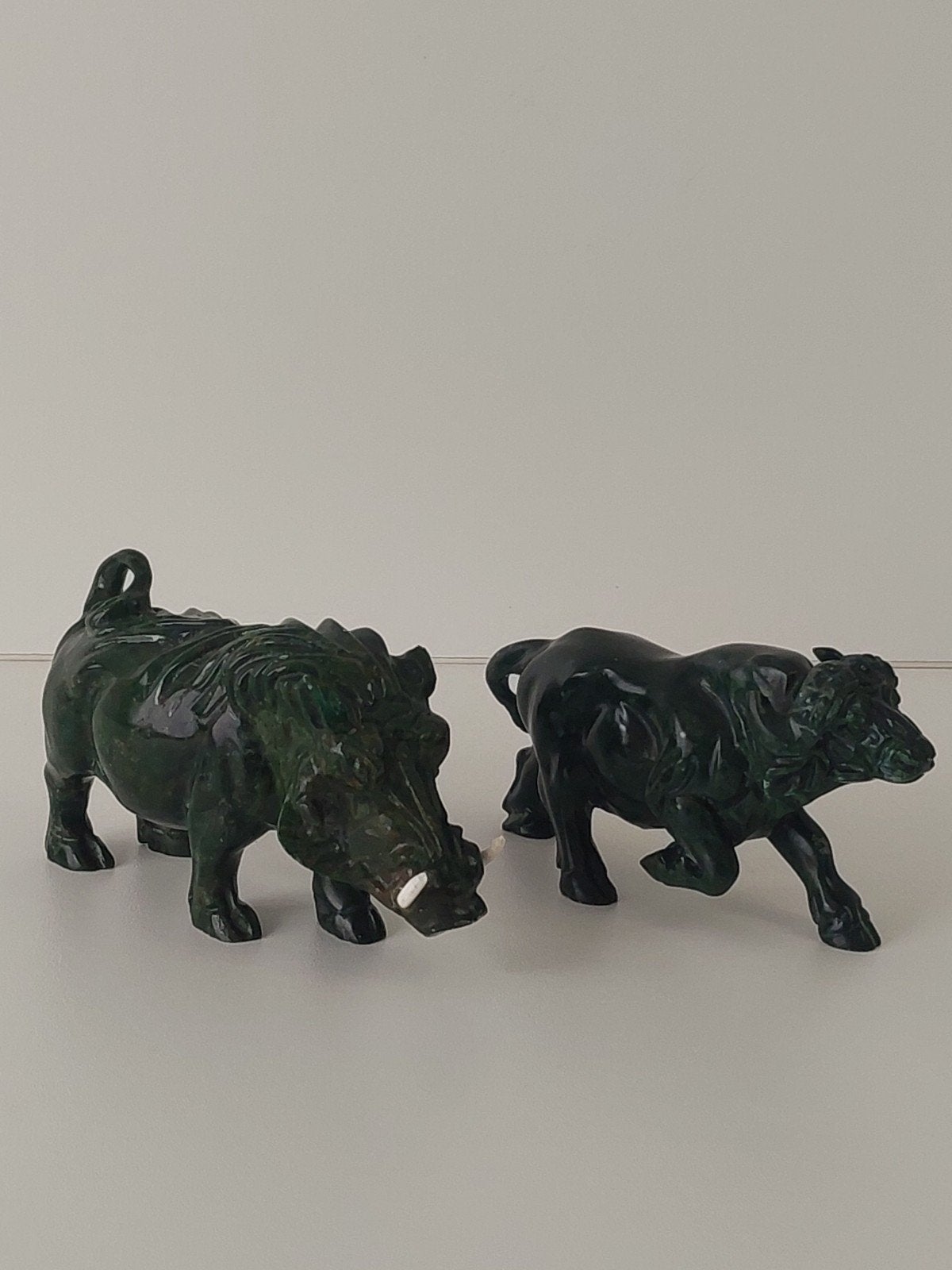 Handgesneden Serpentijn Beelden – Wrattenzwijn & Buffel, Ophalen of Verzenden, Gebruikt, Dier