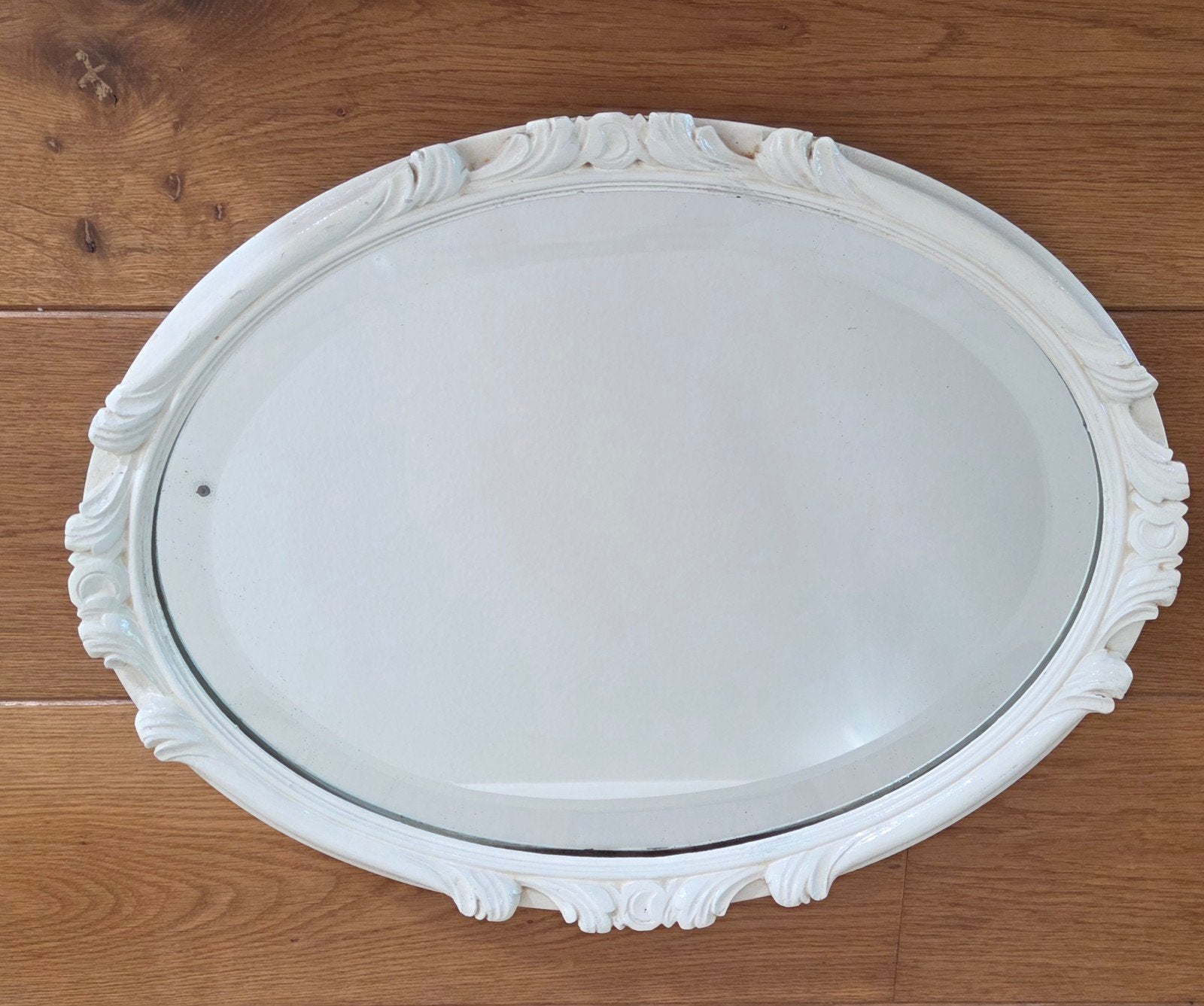 Oude ovale spiegel met sierlijke lijst, Antiek en Kunst, Ophalen of Verzenden, Ovaal