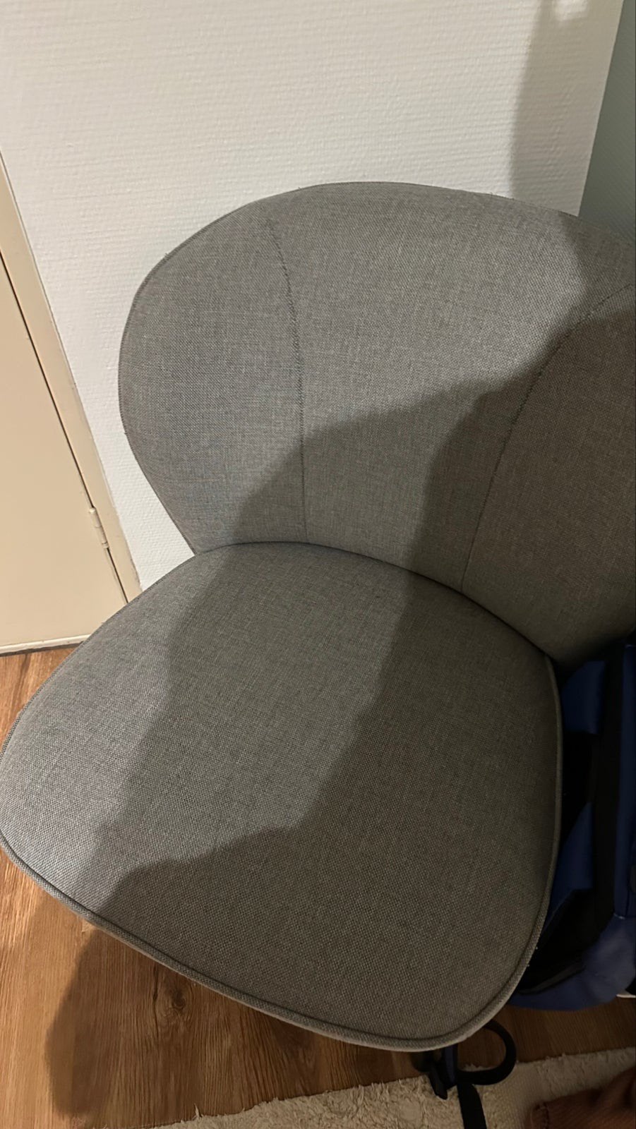 Grijze stoel te koop, Huis en Inrichting, Kasten | Ladekasten, Gebruikt, 3 of 4 laden, Minder dan 100 cm, 25 tot 50 cm
