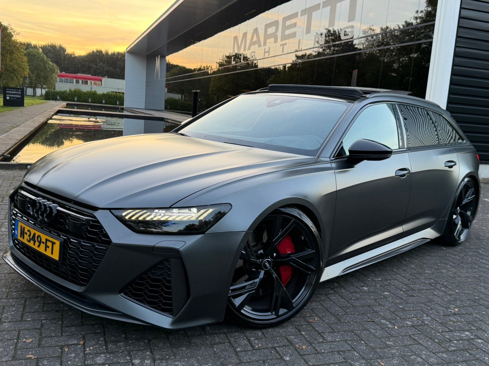Audi RS6 4.0 Tfsi V8 2020 MatGrijs / CarbonPack / B&O / Pano, Automaat, Dealer onderhouden, 600 pk, RS6