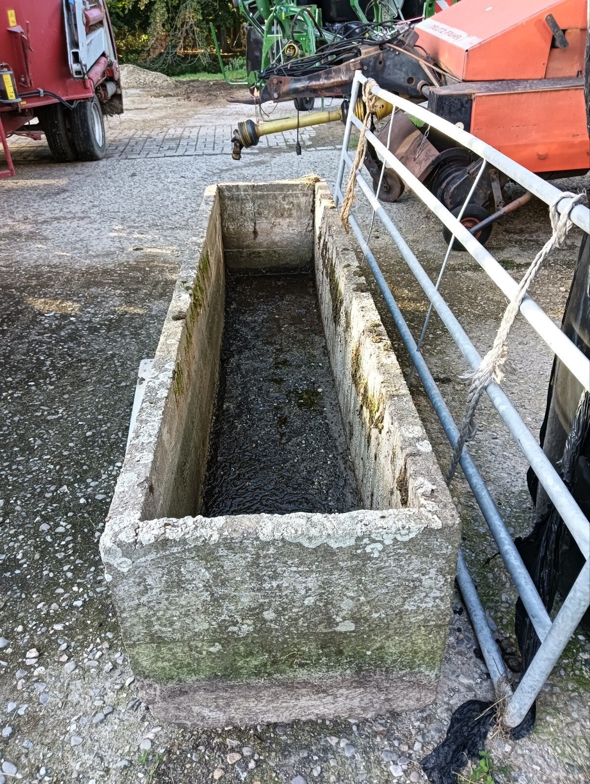 Grote betonnen waterbak / plantenbak - 263x63x65 cm, Ophalen, Gebruikt, 100 cm of meer, Beton