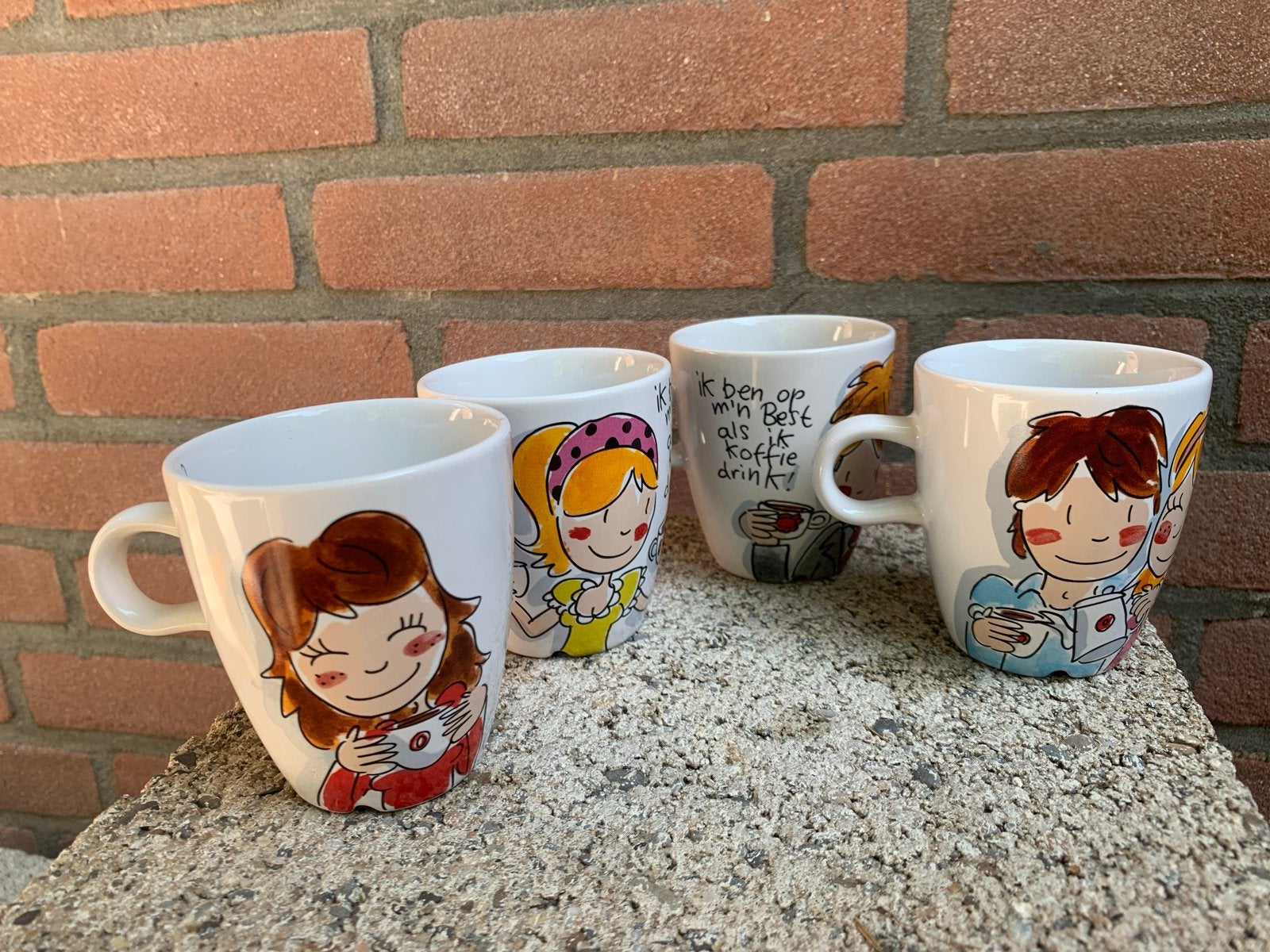 4 Douwe Egberts Blond Amsterdam Mokken, Huis en Inrichting, Keuken | Servies, Keramiek, Zo goed als nieuw, Modern, Blond Amsterdam