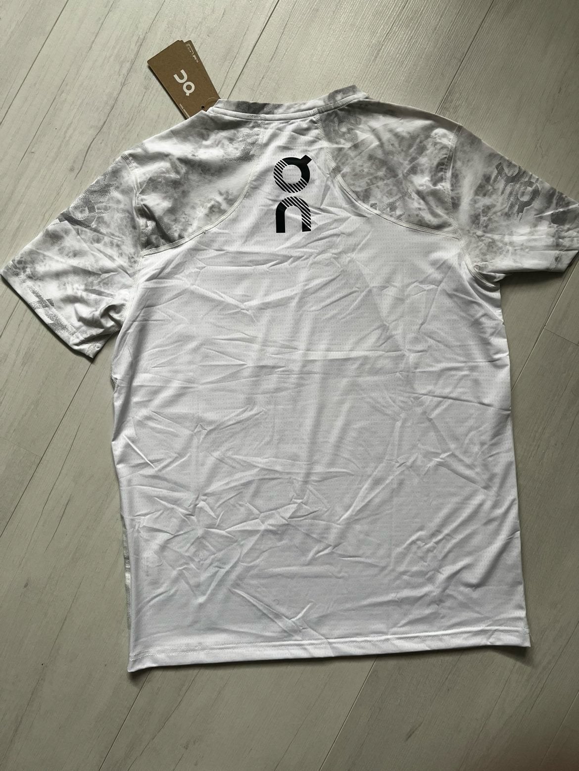 On Running Performance T-shirt en Shorts Set - Nieuw, Wit, Nieuw, Ophalen of Verzenden, Hardlopen of Fietsen