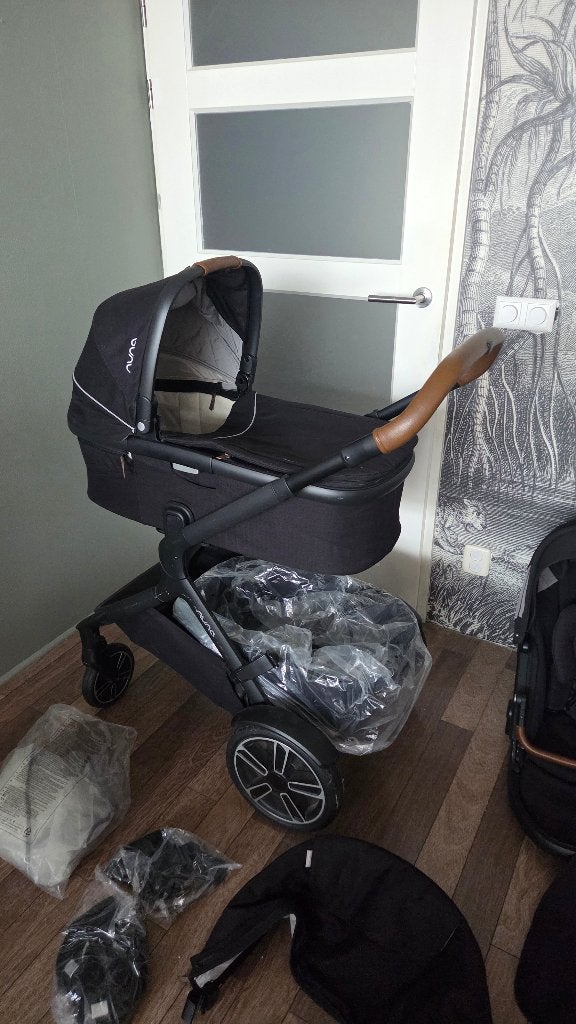Nuna Mixx Next kinderwagen met reiswieg en zitje, Zo goed als nieuw, Combiwagen, Verstelbare duwstang, Ophalen