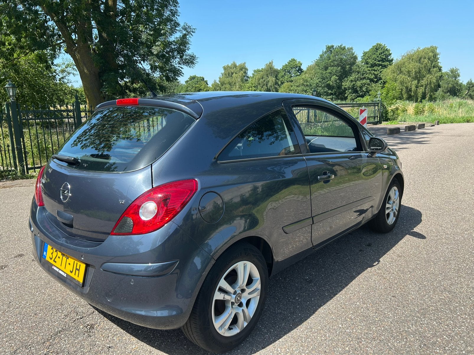 Opel Corsa 1.2 16V 3D Easytronic 2007 Grijs, Auto's, Opel, 40 €/maand, 4 cilinders, 1229 cc, Origineel Nederlands