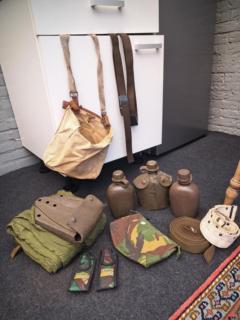 Militaria Collectie: Veldflessen, Tassen en Kleding, Ophalen of Verzenden, Landmacht, Nederland