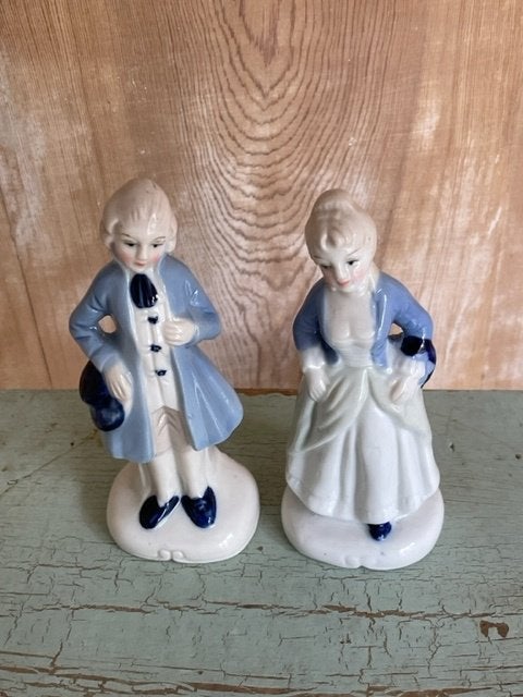 2 beeldjes delfts blauw. Man en vrouw. Barok kleding. Zgan., Ophalen