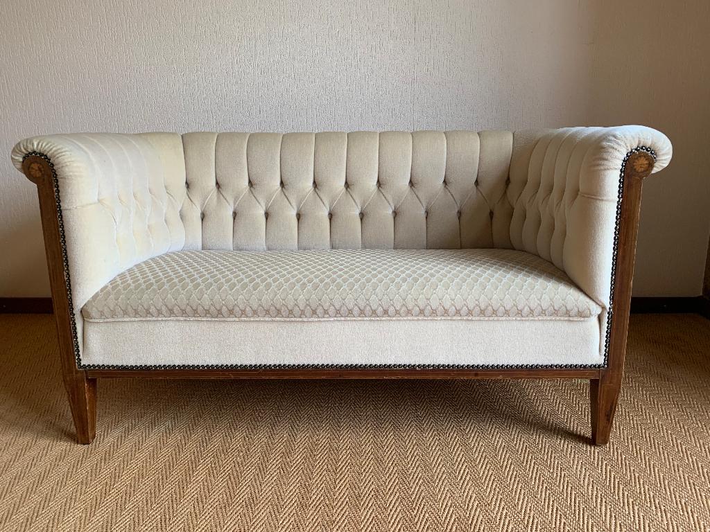 Antieke velourse Chesterfield in zeer goede staat, Antiek en Kunst, Ophalen