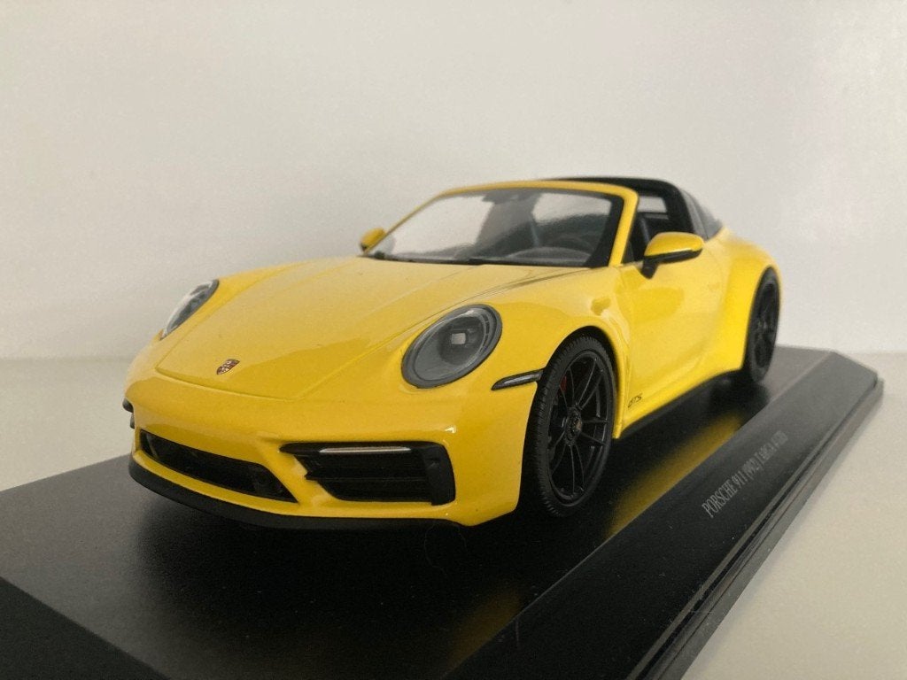 Foto 3 van Porsche 911 (992) Targa 4 GTS 2021 1:18 (nieuw)