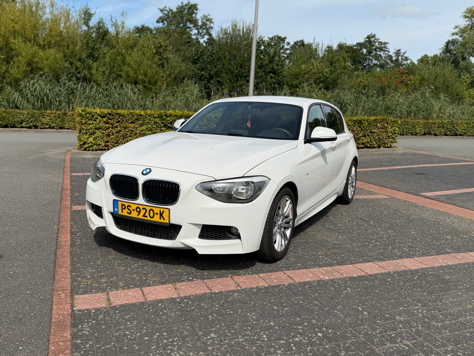 BMW 1-Serie 114I 75KW 5-DR 2014 Wit, Auto's, 1-Serie, Achterwielaandrijving, 4 cilinders, Wit