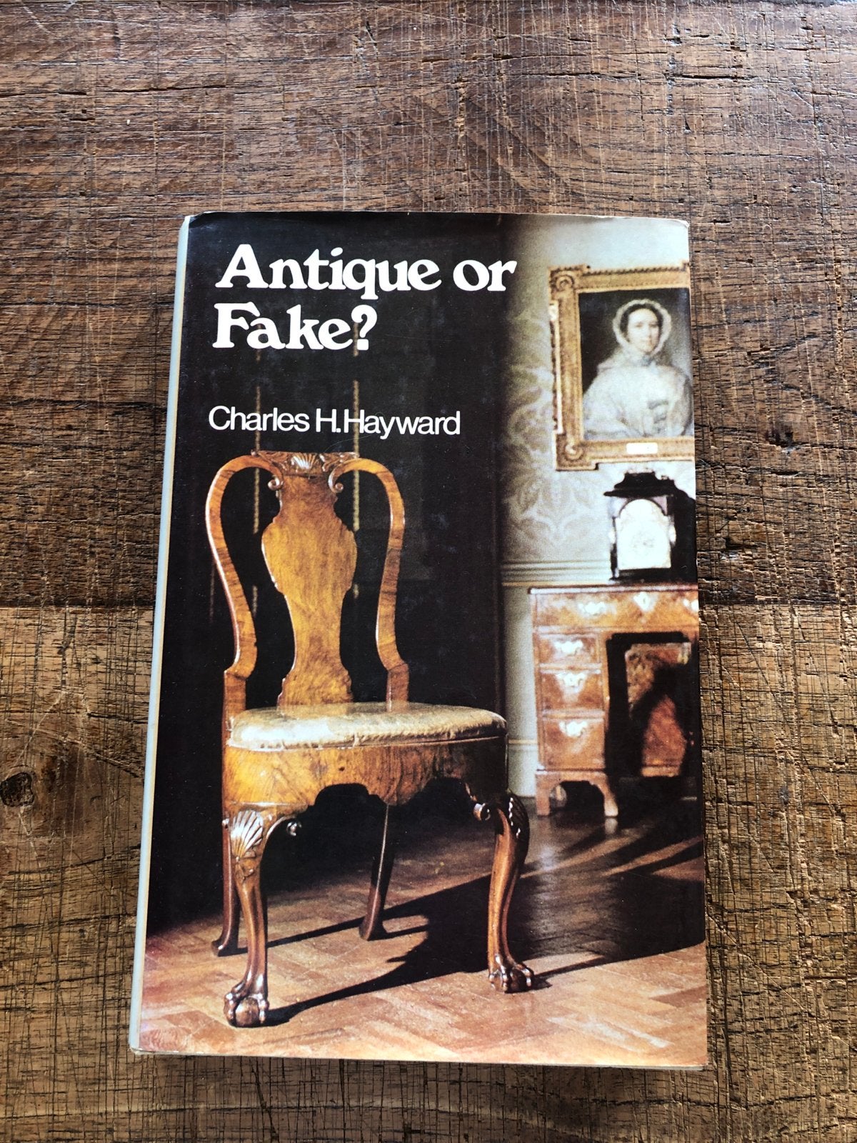 Antiek of Nep? Boek over Meubels van Charles H. Hayward, Ophalen of Verzenden, Gelezen, Europa overig