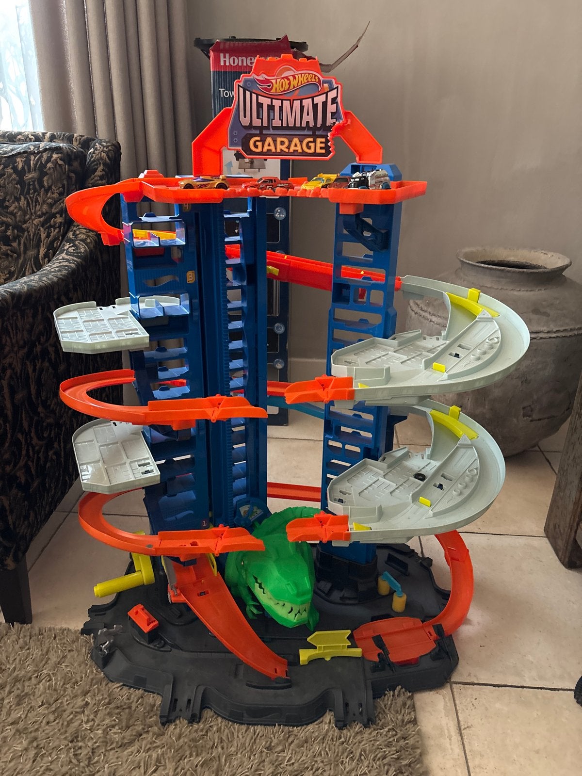 Hot Wheels Ultimate Garage met dinosaurus, Ophalen, Gebruikt