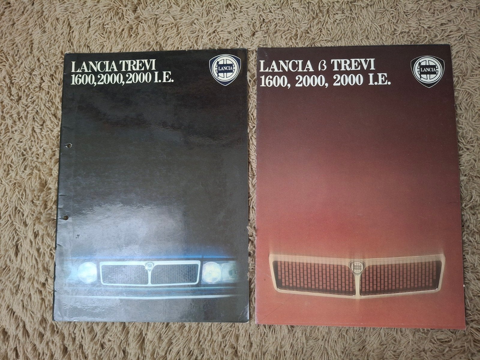 2x autofolder Lancia Trevi, Verzenden, Zo goed als nieuw, Overige merken