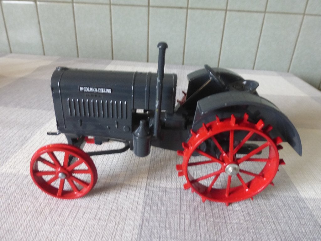 MC CORMIK DEERING 1992, Hobby en Vrije tijd, Modelauto's | 1:18, Ophalen of Verzenden, Zo goed als nieuw, Overige typen, Overige merken