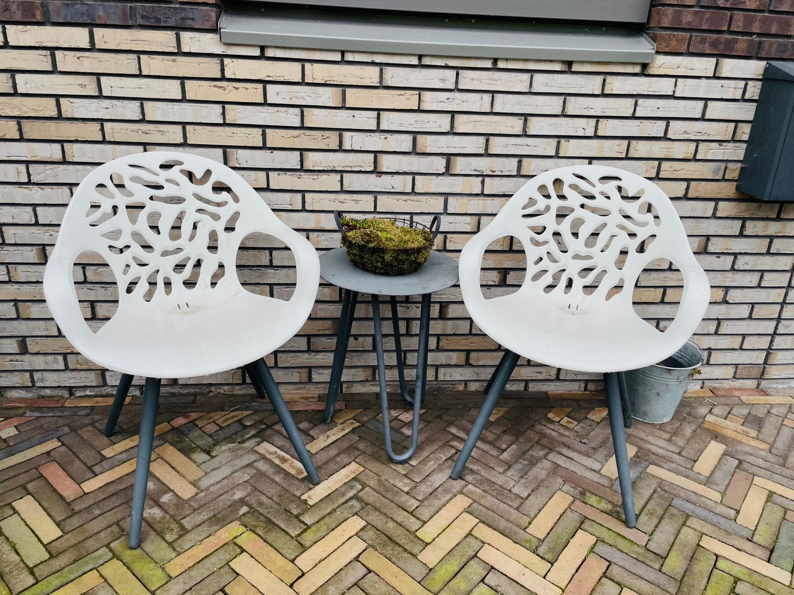 Tuinsetje   2 stoelen en tafeltje wit, Kunststof, Gebruikt, Tuinset, Ophalen