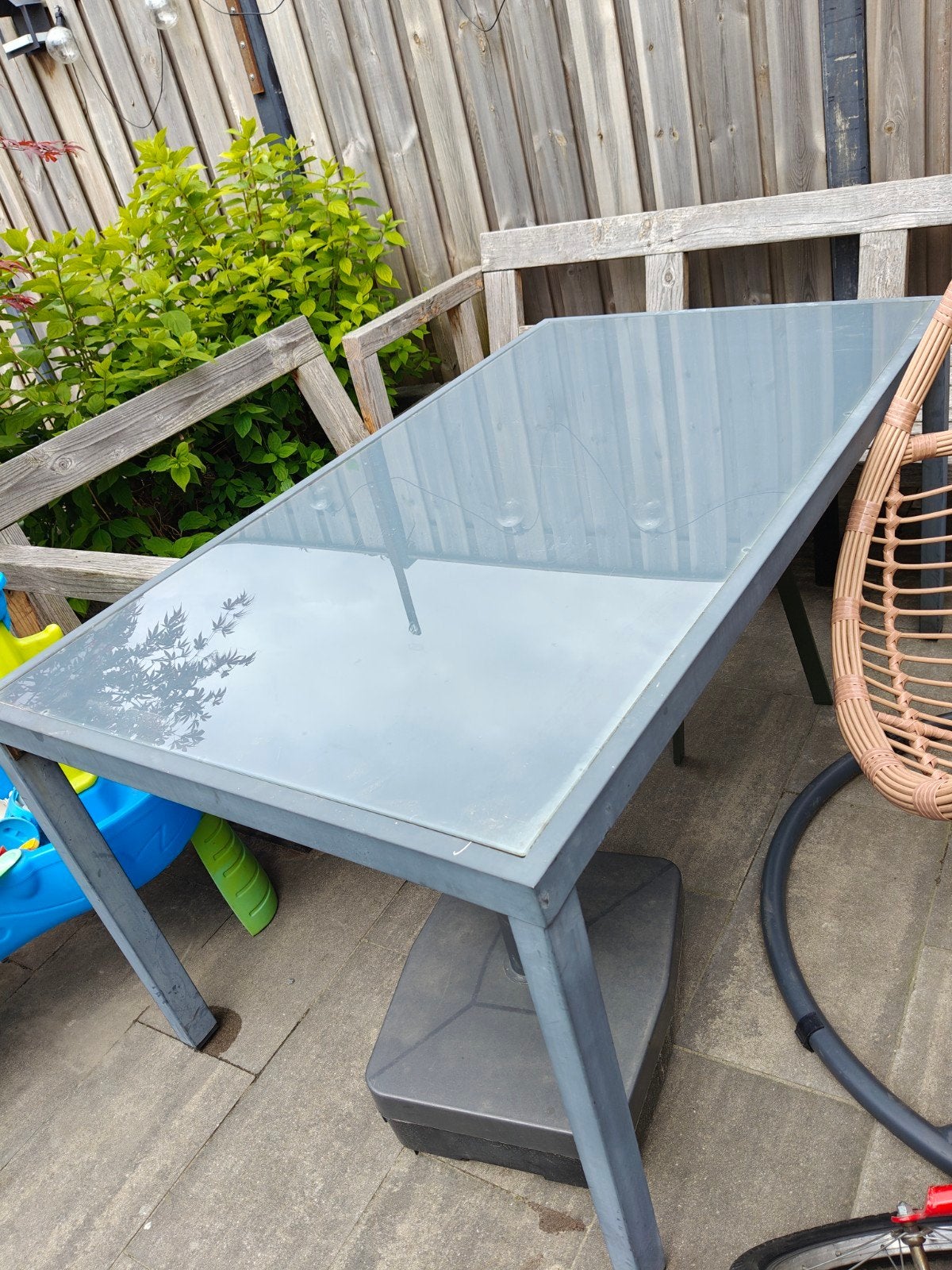Antraciet kleurige tuintafel, met glasplaat, Ophalen