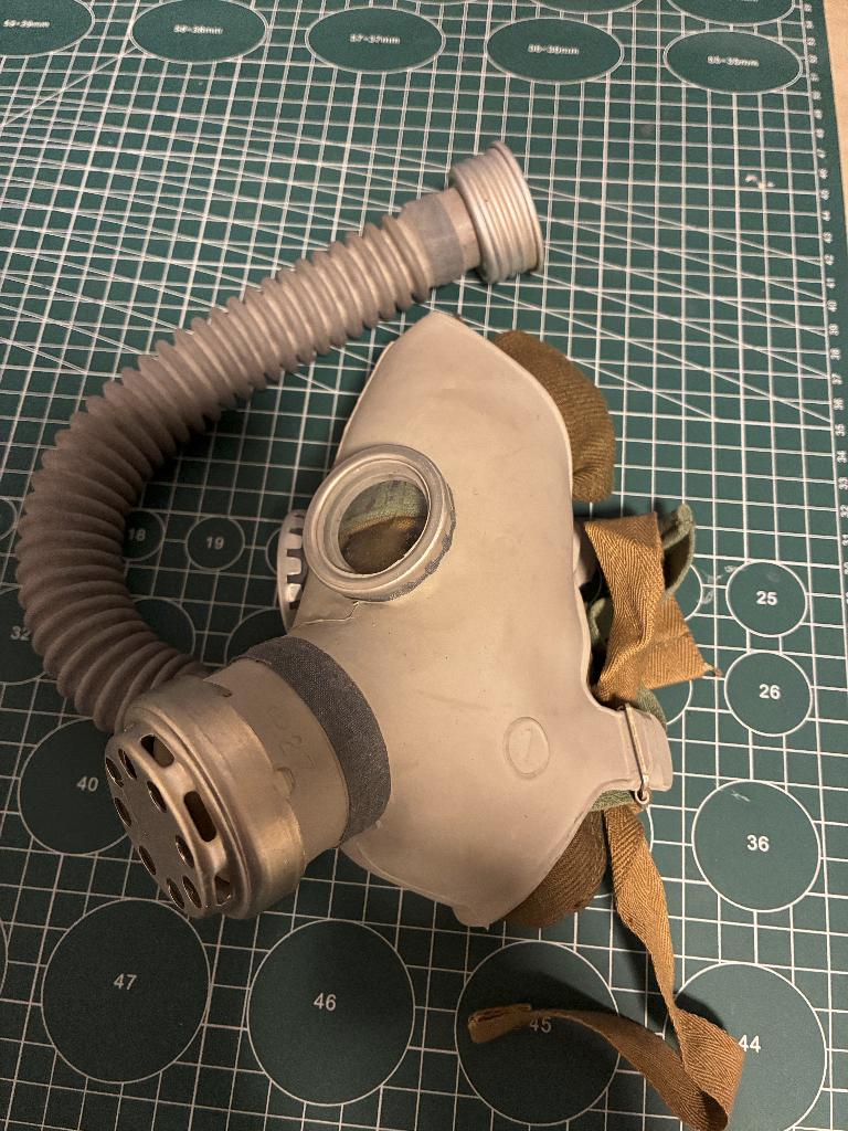 Russisch kindergasmasker PDF-D Maat 1 (S), Ophalen of Verzenden, Landmacht, Overige gebieden, Helm of Baret