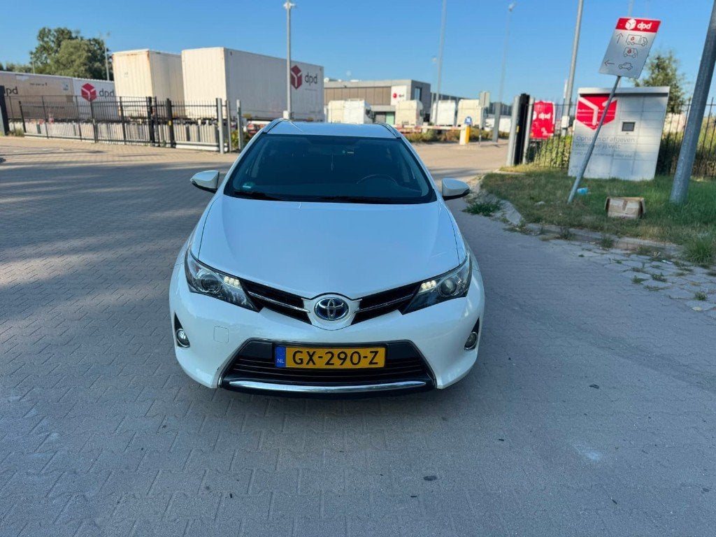 Toyota Auris Hybrid Touring Sports 3 EN 6 MAANDEN GARANTIE, Auto's, 345 kg, Wit, Volledig hybride, 66 €/maand