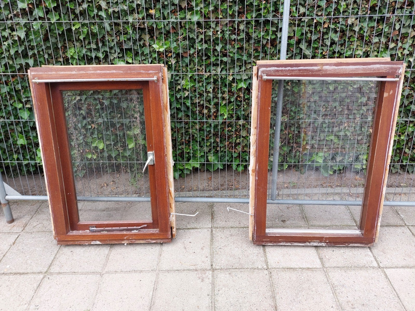 2 ramen met hardhouten kozijn, Doe-het-zelf en Verbouw, Glas en Ramen, Ophalen, Gevelraam of Ruit, Gebruikt, Minder dan 80 cm