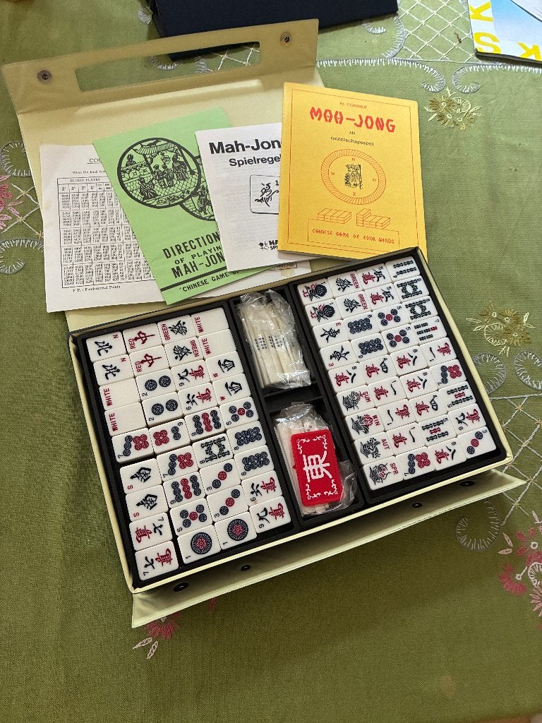 Vintage Mahjong Spel in Koffer - Compleet met Handleidingen, Ophalen, Onbekend, Zo goed als nieuw, Drie of vier spelers